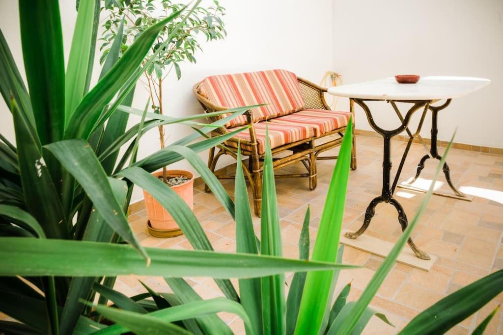 Renovated, Open And Functional Old City House イラクリオン エクステリア 写真