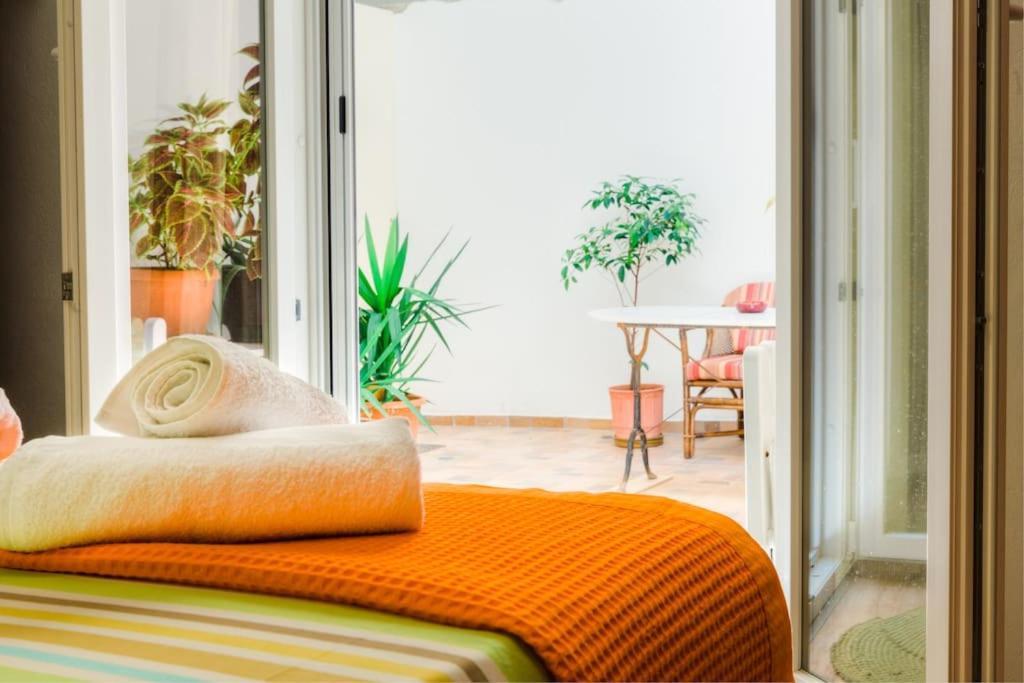 Renovated, Open And Functional Old City House イラクリオン エクステリア 写真