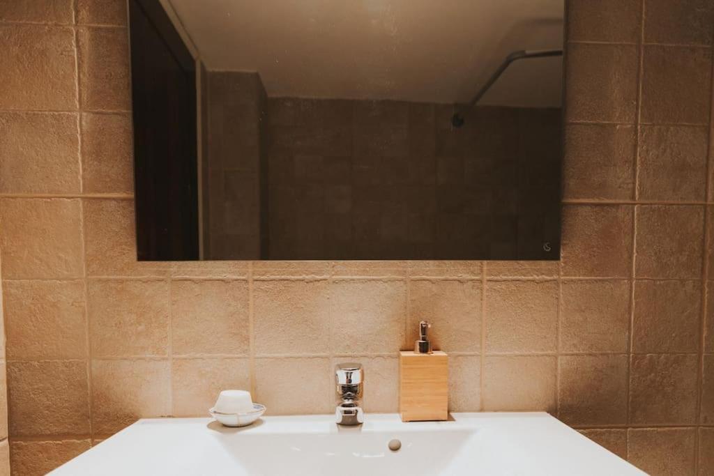 Renovated, Open And Functional Old City House イラクリオン エクステリア 写真