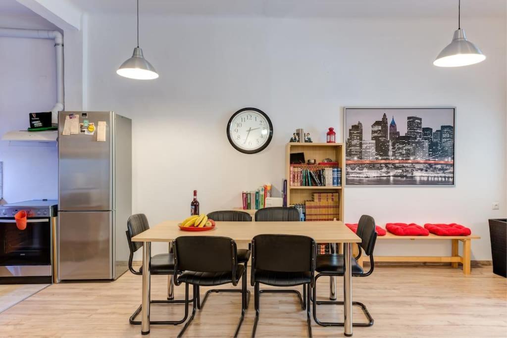 Renovated, Open And Functional Old City House イラクリオン エクステリア 写真