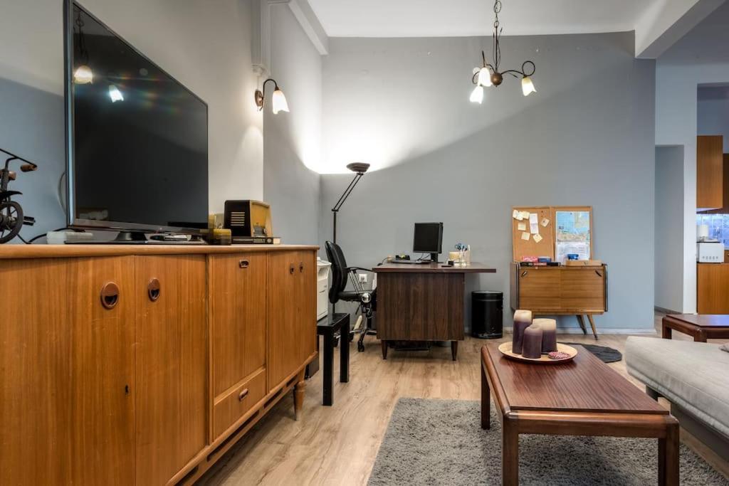 Renovated, Open And Functional Old City House イラクリオン エクステリア 写真
